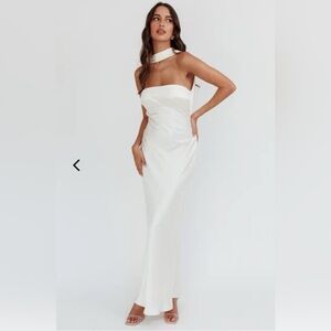 Selfie Leslie Damsel Reverse Halter Maxi Dress Oyster